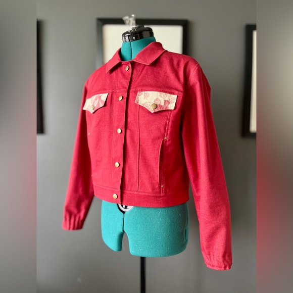 Maple leaf jean jacket, crafted from secondhand textiles, ladies' size XS S - Picture 5 of 16